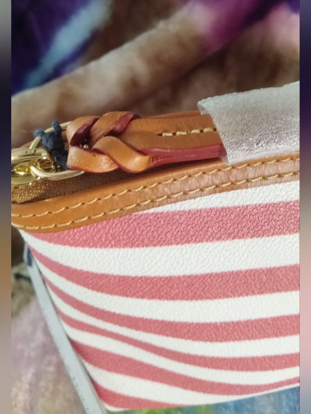 Dooney & Bourke Chevron Pattern Watermelon Pouch with Tan Leather Trim NWT - Picture 4 of 10